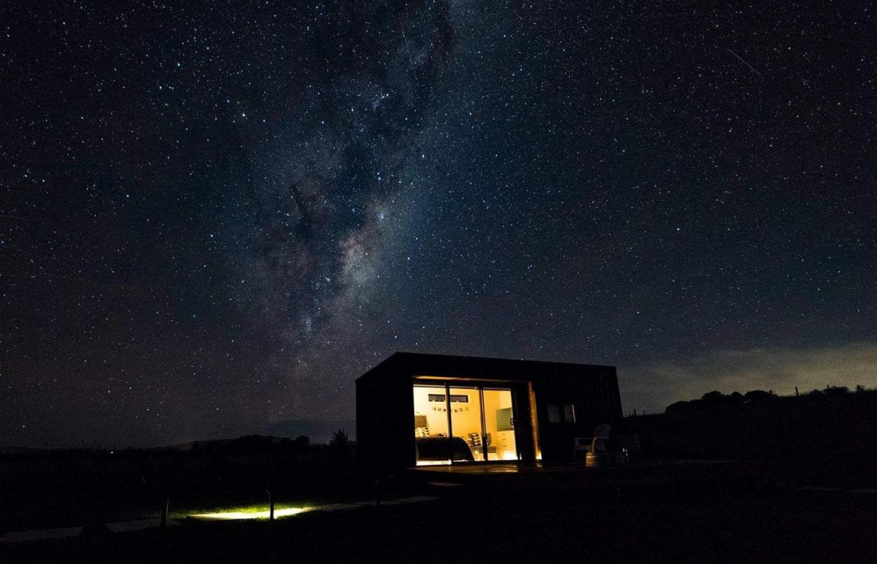 Romantic Vineyard Getaway Hotel Waipara Exterior photo